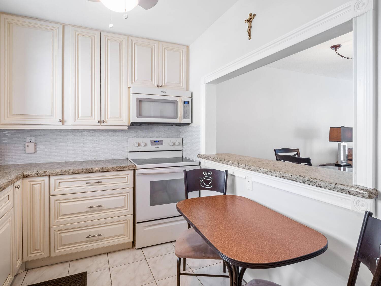Palm Springs, FL 33461,715 Lori DR 213