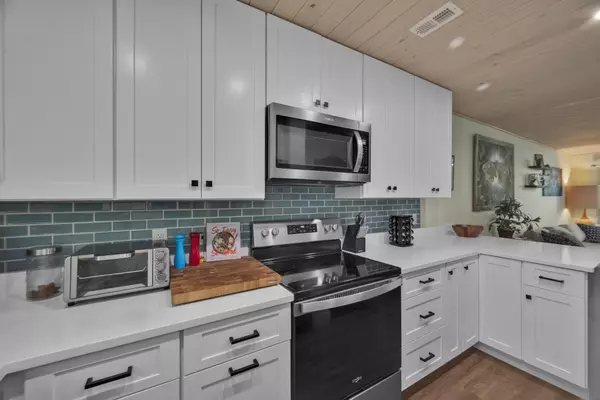 Stuart, FL 34994,2121 SE Wayne RD