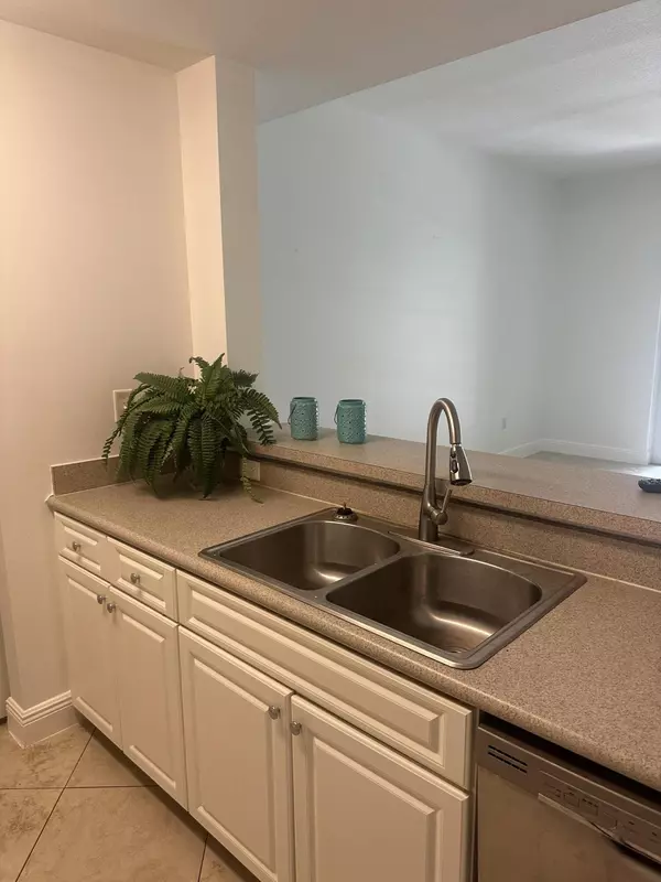 Jupiter, FL 33458,1203 Town Center 207 DR 207
