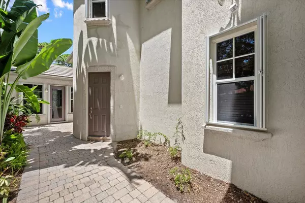 Palm Beach Gardens, FL 33410,1903 Flower DR