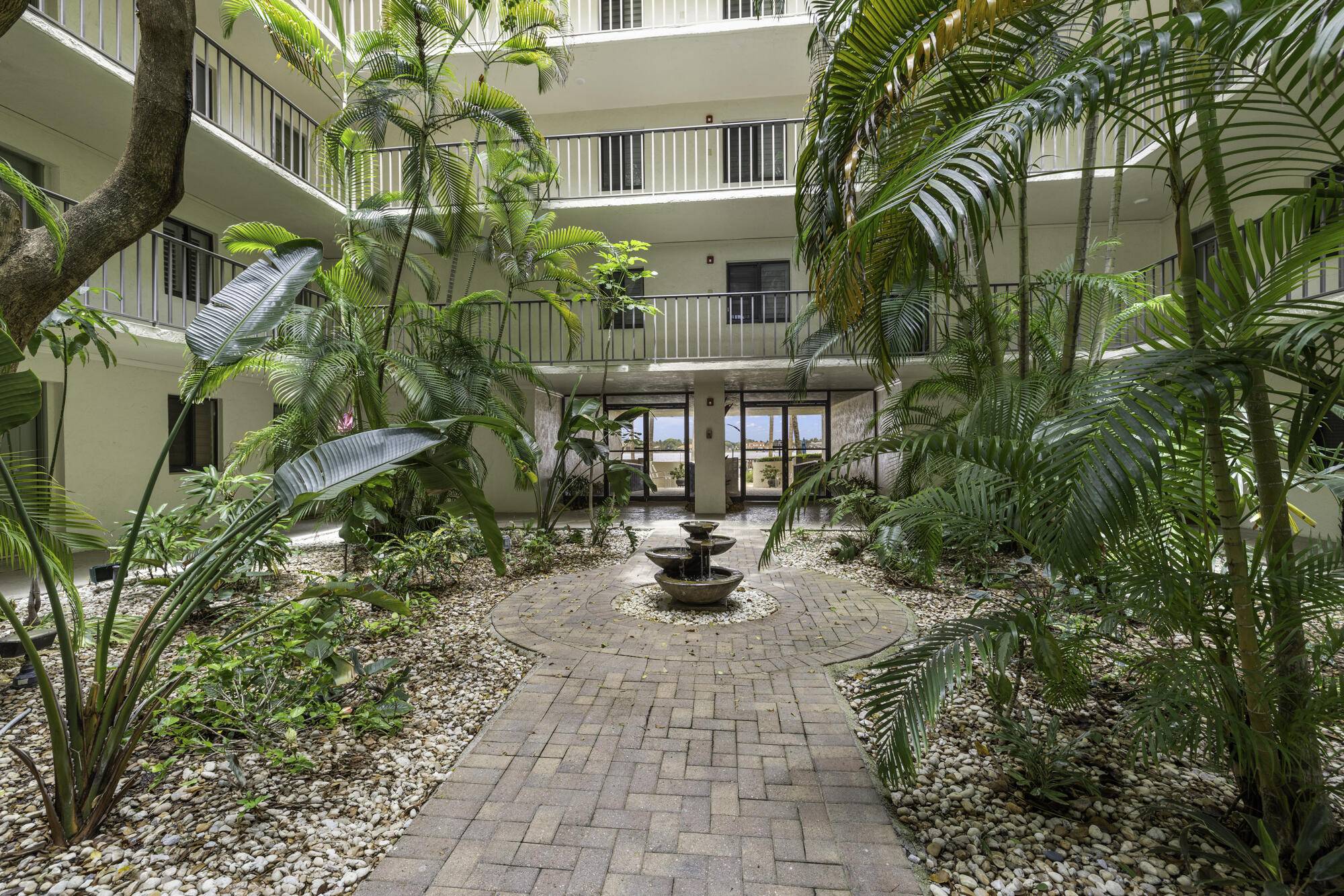 Lantana, FL 33462,1202 S Lake DR 105