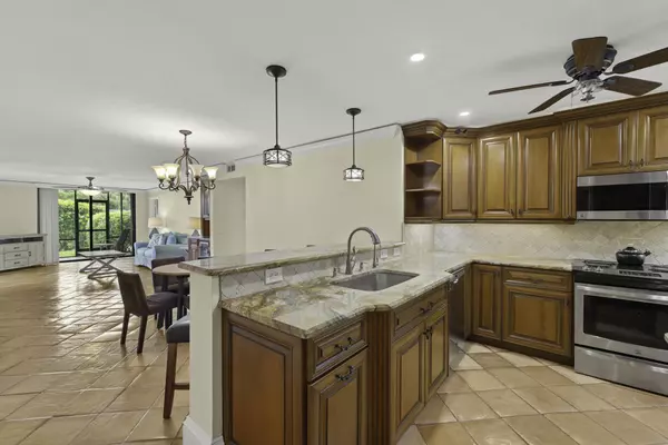 Lantana, FL 33462,1202 S Lake DR 105