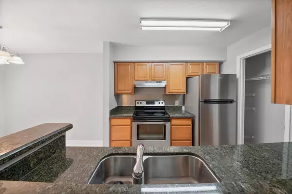 Boynton Beach, FL 33426,815 W Boynton Beach BLVD 16-103