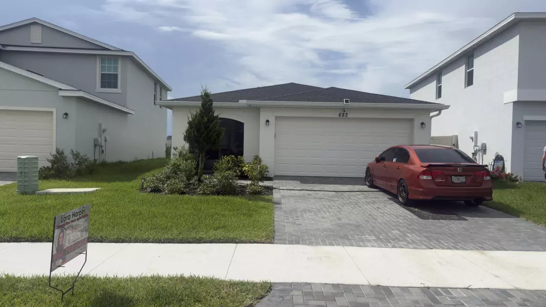 682 SW Papillon ST, Palm Bay, FL 32908