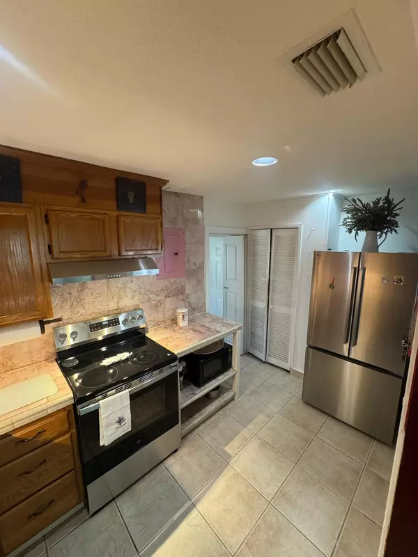 Vero Beach, FL 32962,609 SW 4th PL