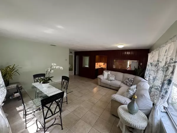 Vero Beach, FL 32962,609 SW 4th PL