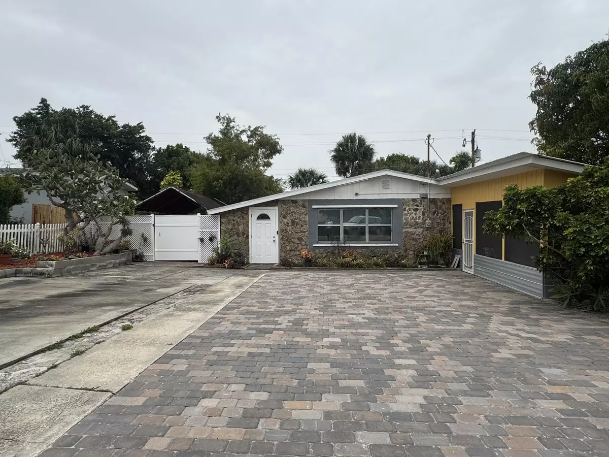 Vero Beach, FL 32962,609 SW 4th PL