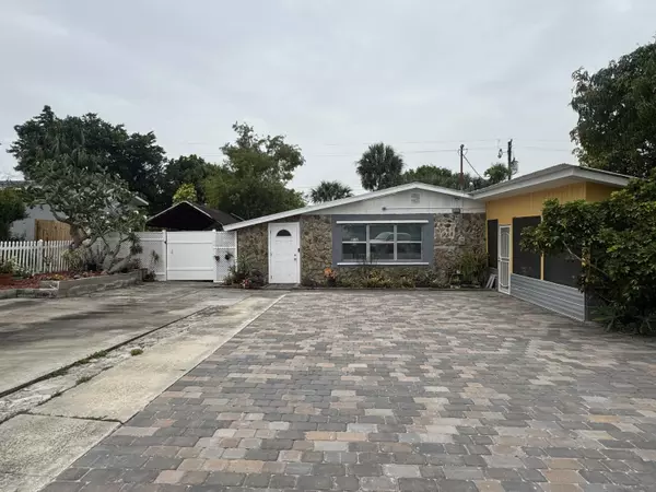 609 SW 4th PL,  Vero Beach,  FL 32962