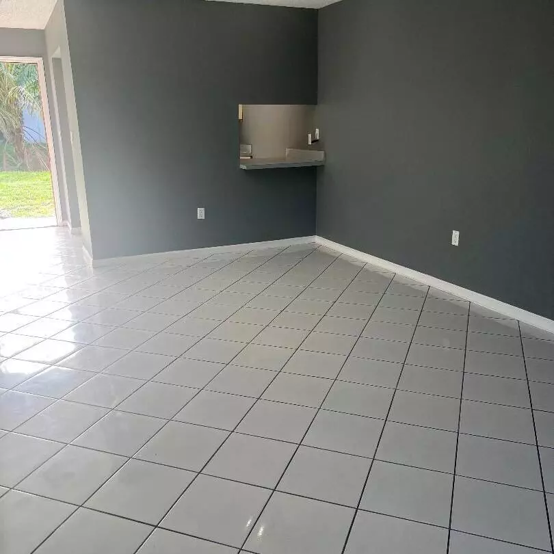 West Palm Beach, FL 33415,6106 Forest Hill Blvd BLVD 102