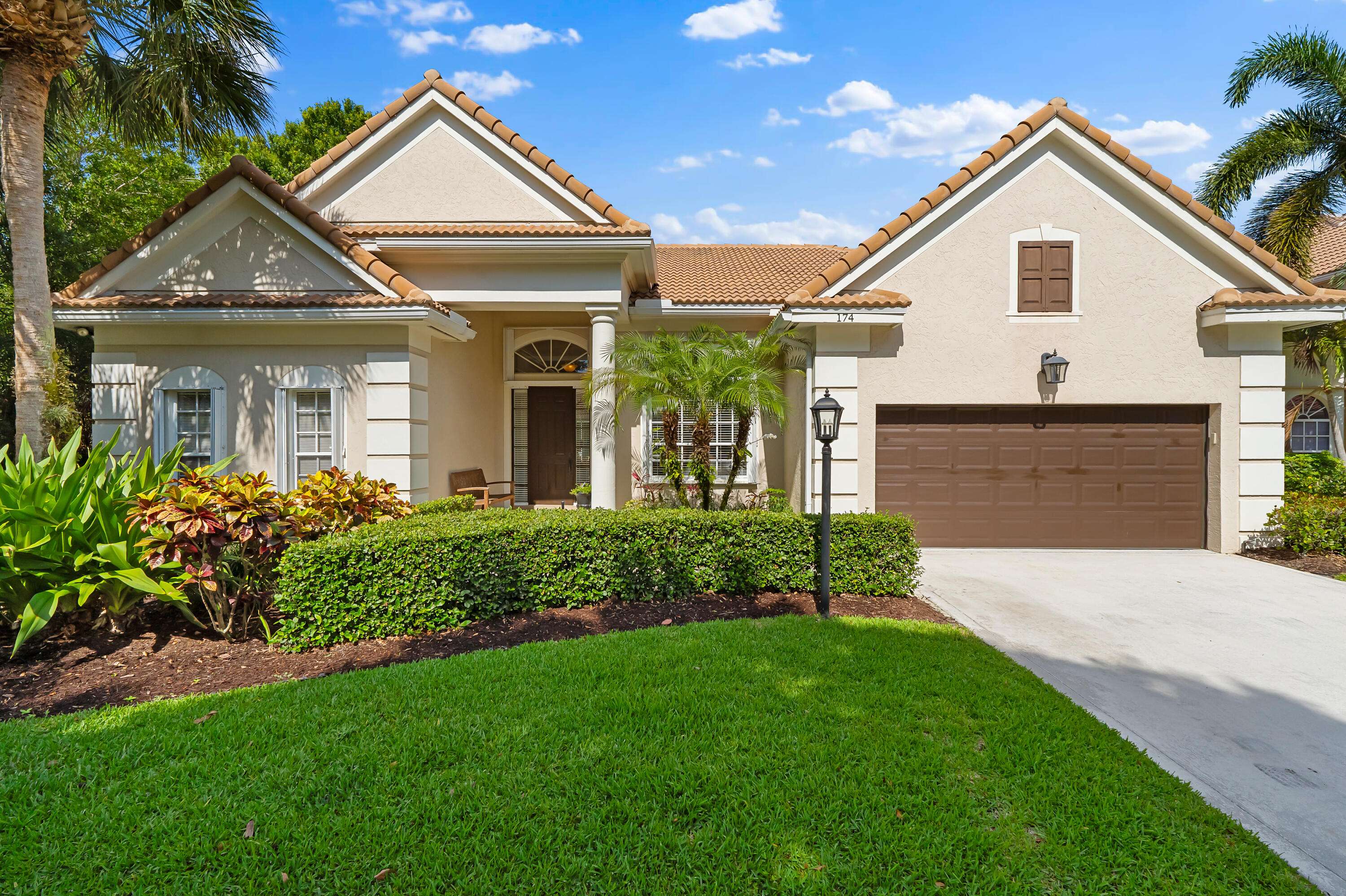 174 Satinwood LN, Palm Beach Gardens, FL 33410