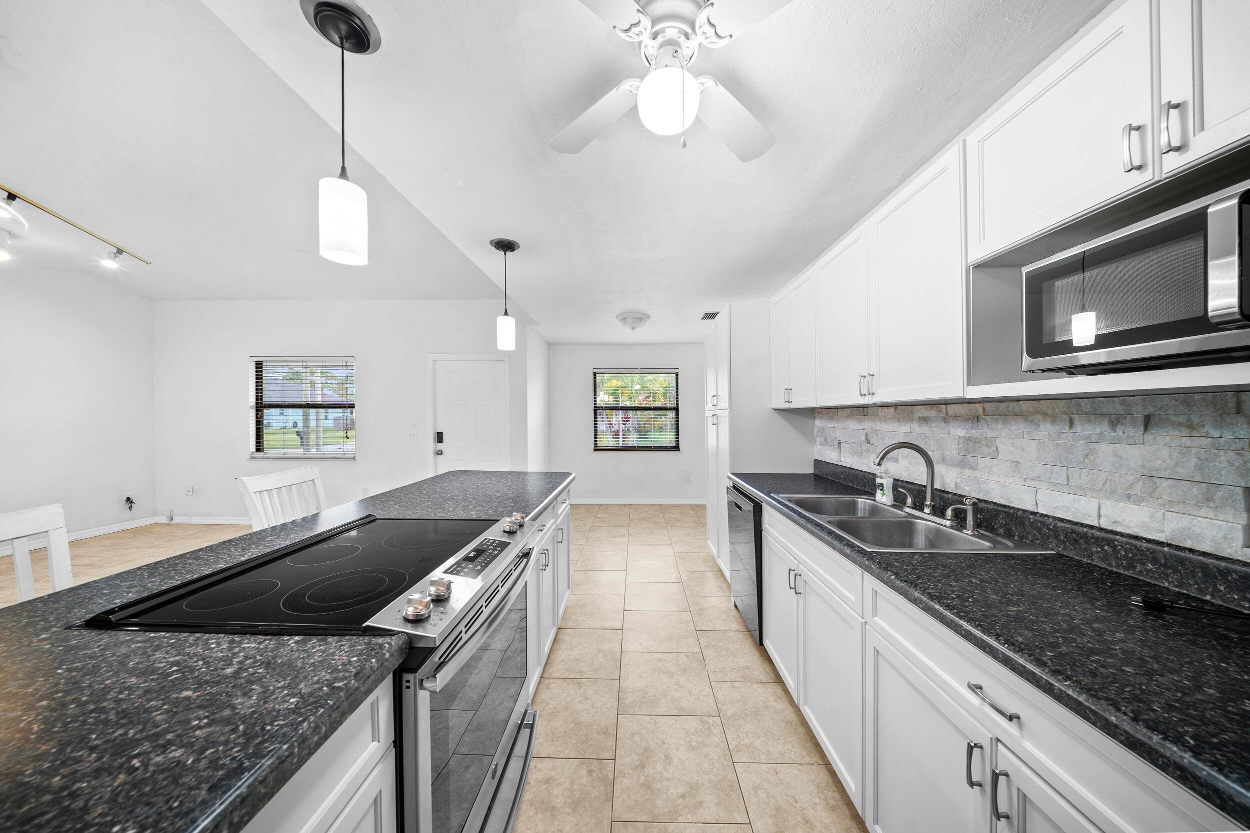 Fort Pierce, FL 34982,5502 Hickory DR