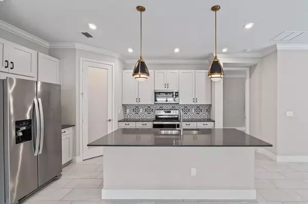 West Palm Beach, FL 33413,6825 Pointe Of Woods DR