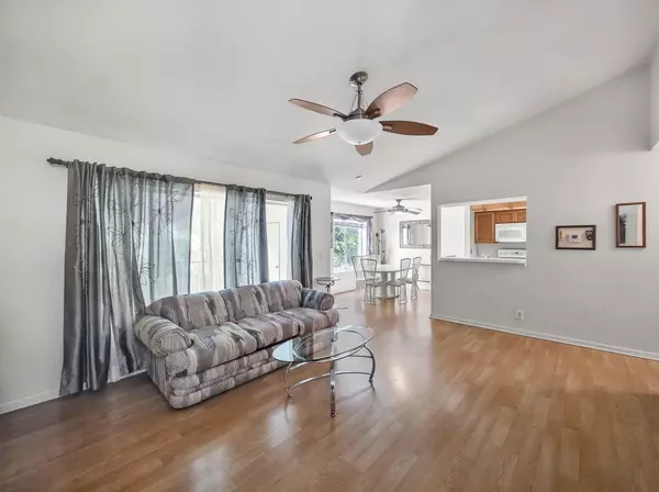 Boynton Beach, FL 33426,815 W Boynton Beach BLVD 15-203