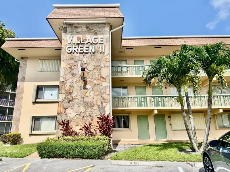 200 E Village Green CIR 102, Palm Springs, FL 33461
