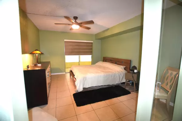Margate, FL 33063,251 NW 76th AVE 105