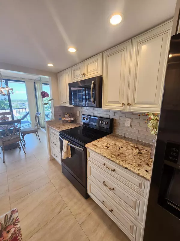 Boca Raton, FL 33487,899 Jeffery ST 601