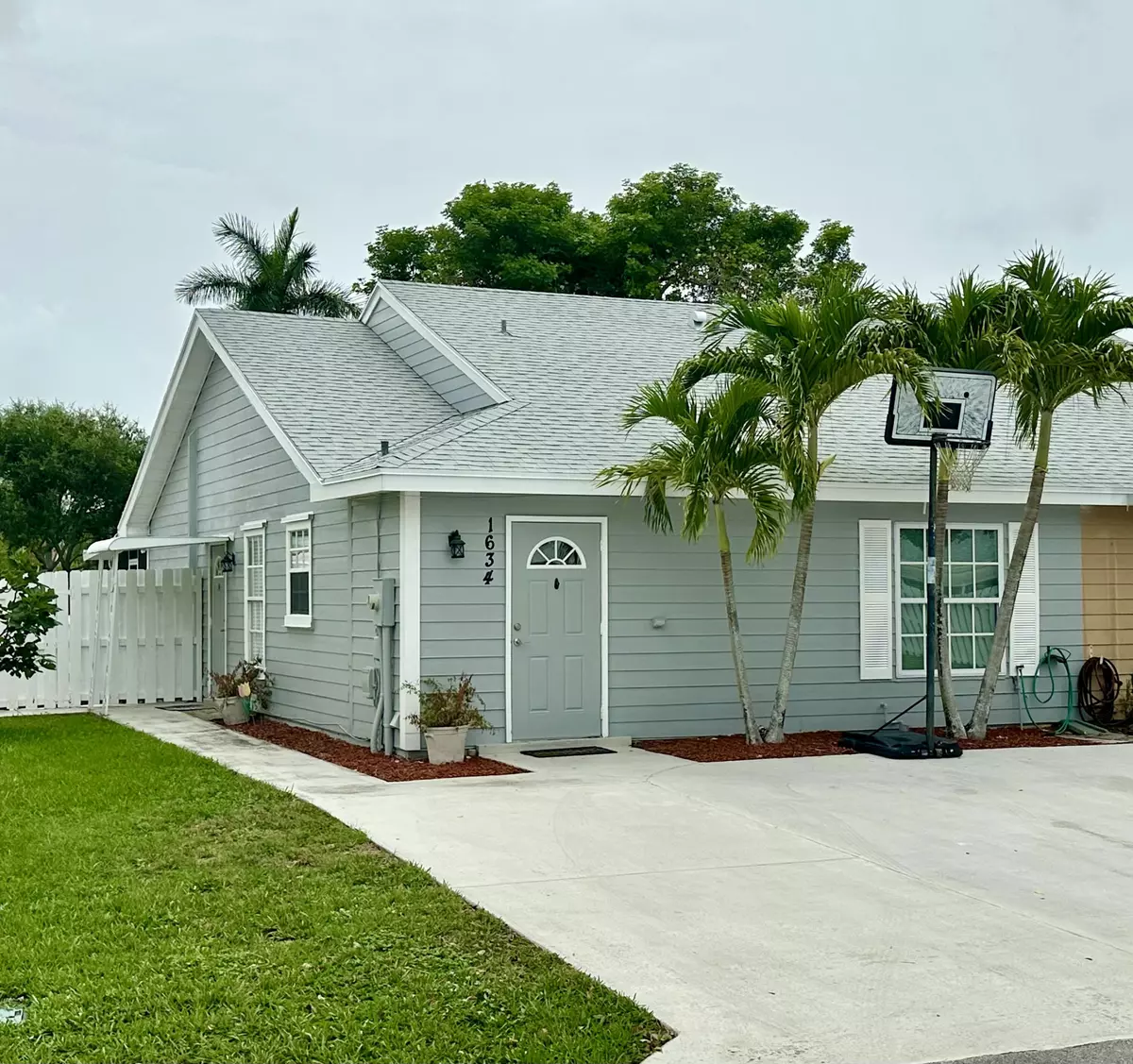 West Palm Beach, FL 33406,1634 Royal Forest CT