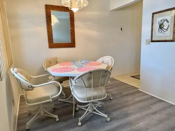 Lake Worth Beach, FL 33461,2880 Lake Osborne DR 204