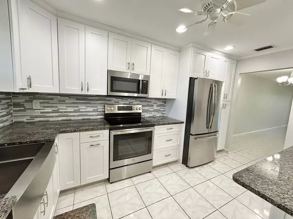 West Palm Beach, FL 33415,5725 E Fernley DR 71