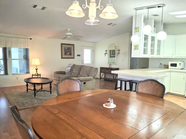 Port Saint Lucie, FL 34952,8121 Meadowlark LN