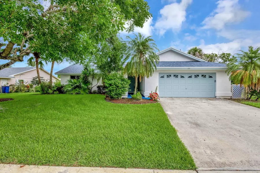 212 Ponce De Leon ST, Royal Palm Beach, FL 33411