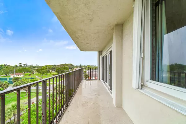 Lake Park, FL 33403,801 Lake Shore DR 619