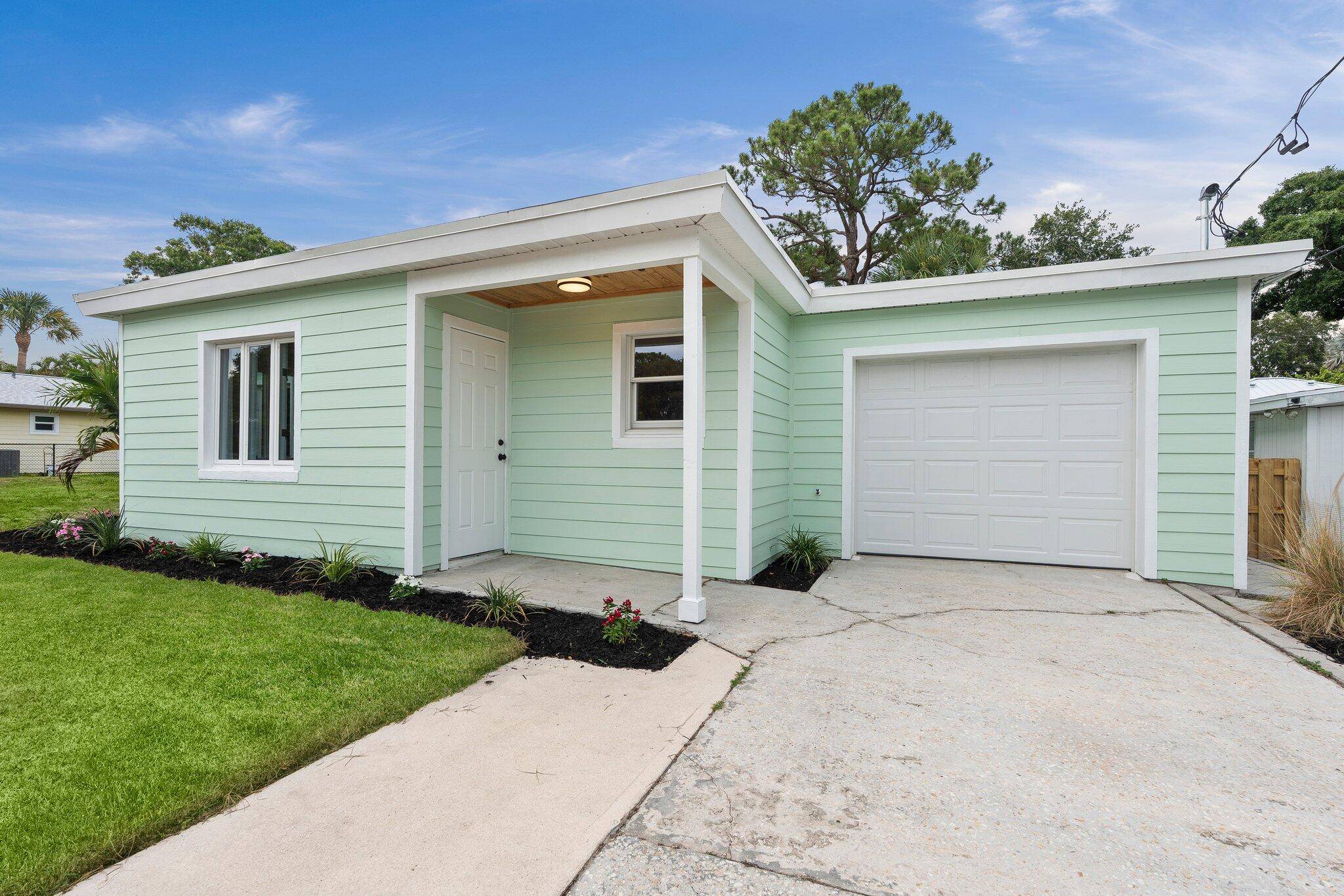 677 NE Alice ST, Jensen Beach, FL 34957