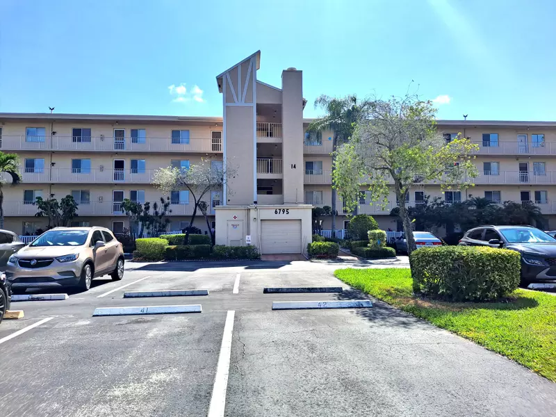 6795 Huntington 405 LN 405, Delray Beach, FL 33446