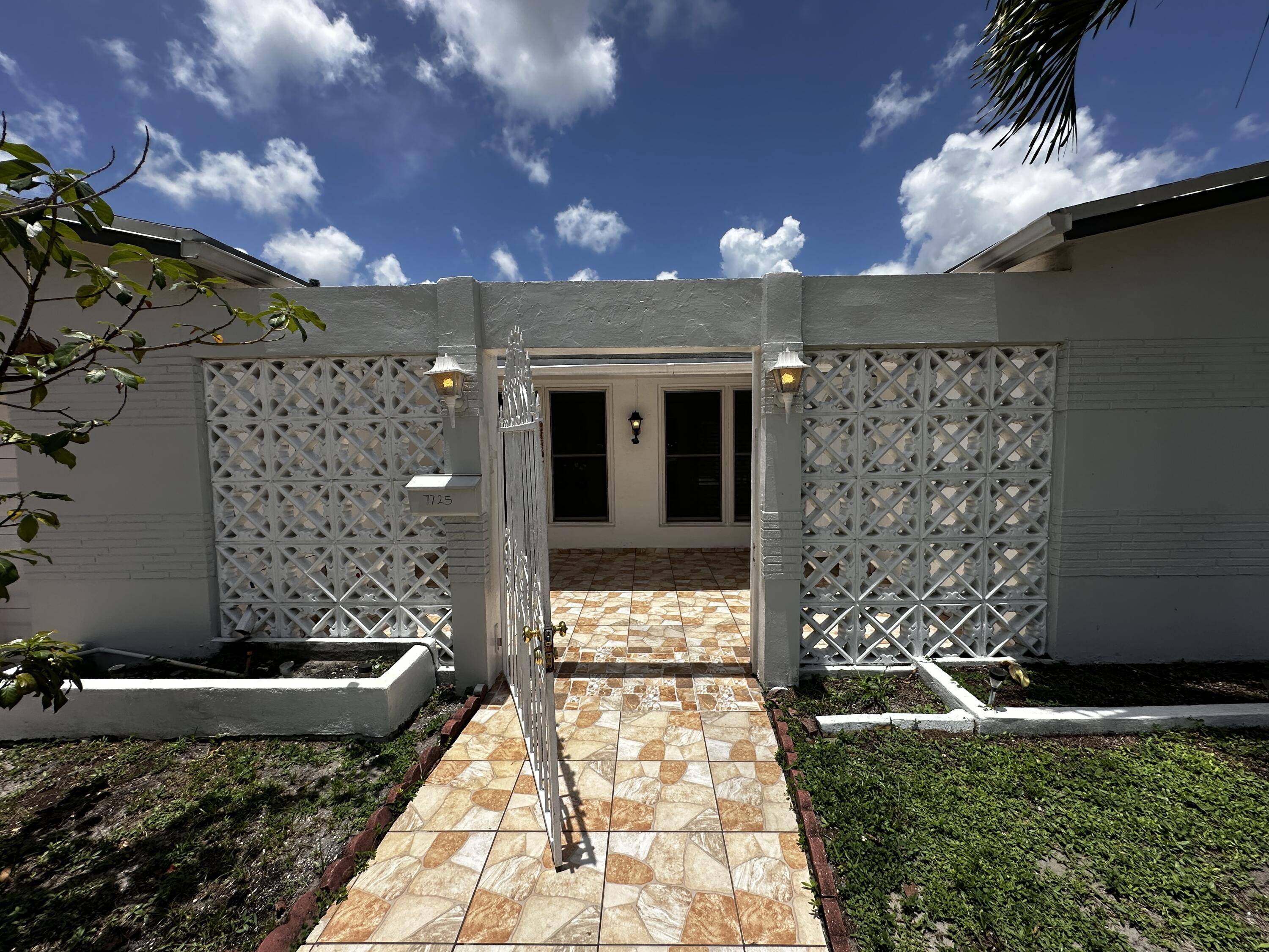 Miramar, FL 33023,7725 Grandview BLVD 7725