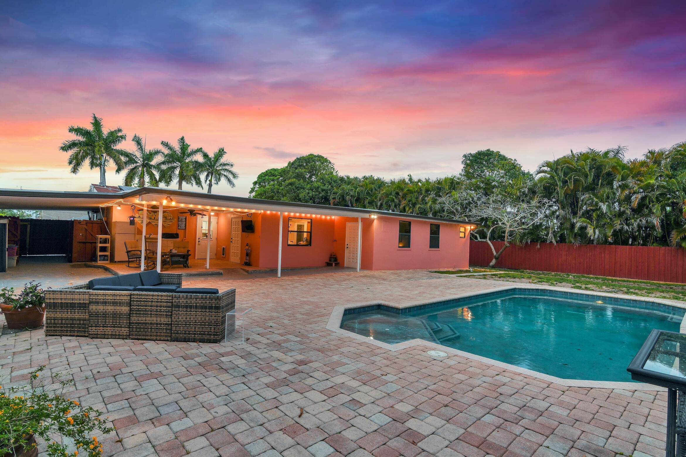 121 W Arch DR (), Lake Worth, FL 33467
