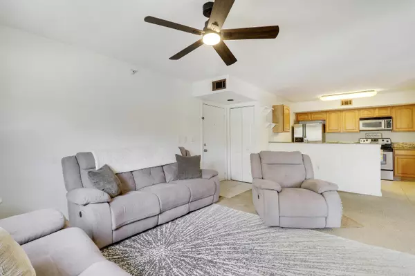 Port Saint Lucie, FL 34986,261 SW Palm DR 205