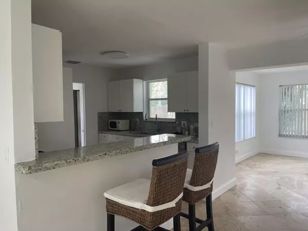 Boca Raton, FL 33486,927 W Royal Palm RD