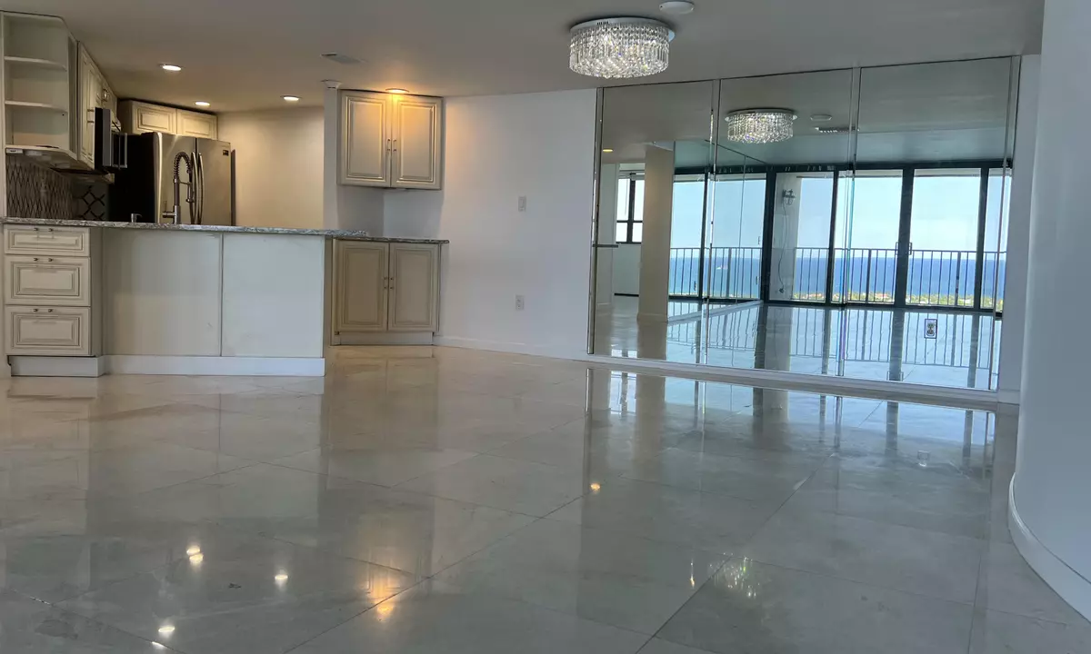 West Palm Beach, FL 33407,5600 N N Flagler DR Ph209