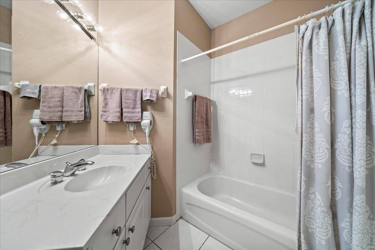 Port Saint Lucie, FL 34986,8264 Mulligan CIR B