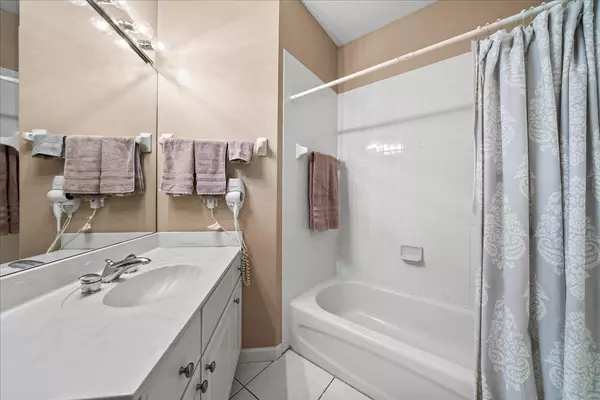 Port Saint Lucie, FL 34986,8264 Mulligan CIR B