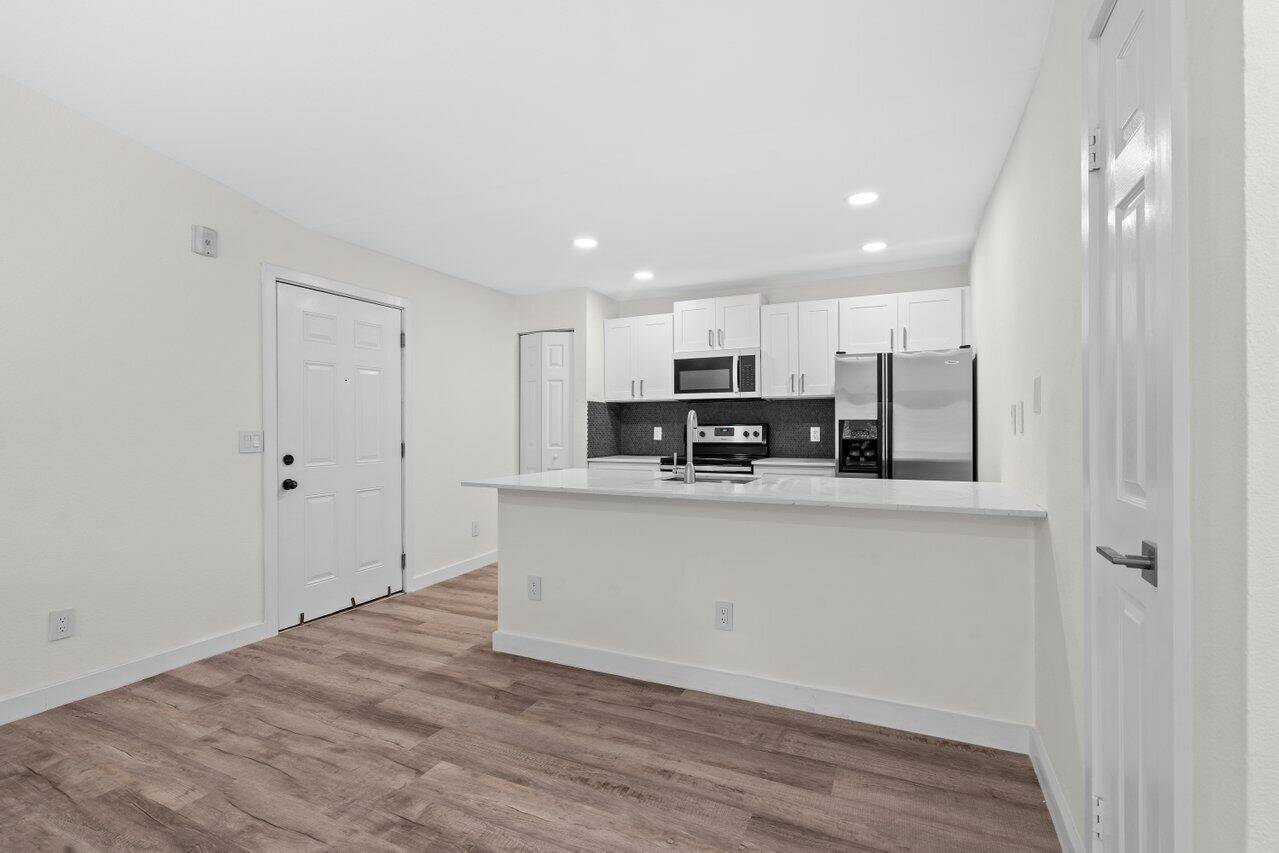 Delray Beach, FL 33445,1825 Palm Cove BLVD 7-307