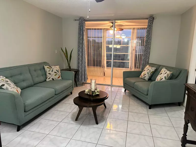 8051 N Sunrise Lakes DR 202, Sunrise, FL 33322