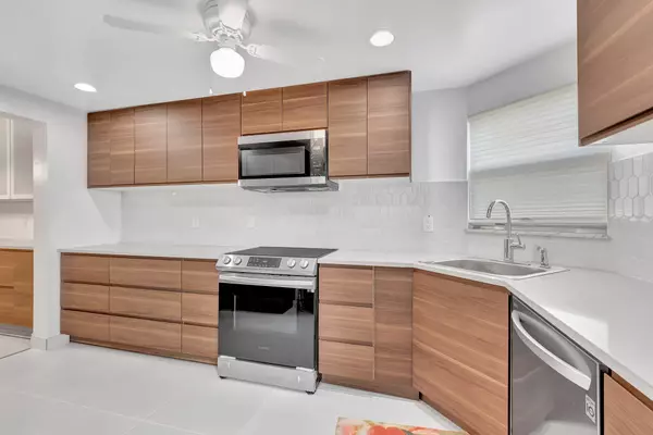 3590 Via Poinciana 205 205, Lake Worth, FL 33467