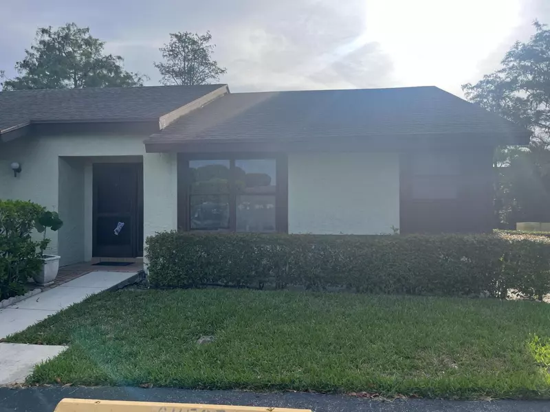 270 Beaver Dam CT, Royal Palm Beach, FL 33411