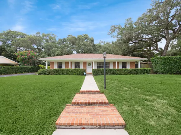 2712 Lone Pine RD, Palm Beach Gardens, FL 33410