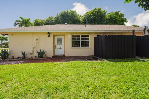 West Palm Beach, FL 33415,5402 Bonky CT 102b