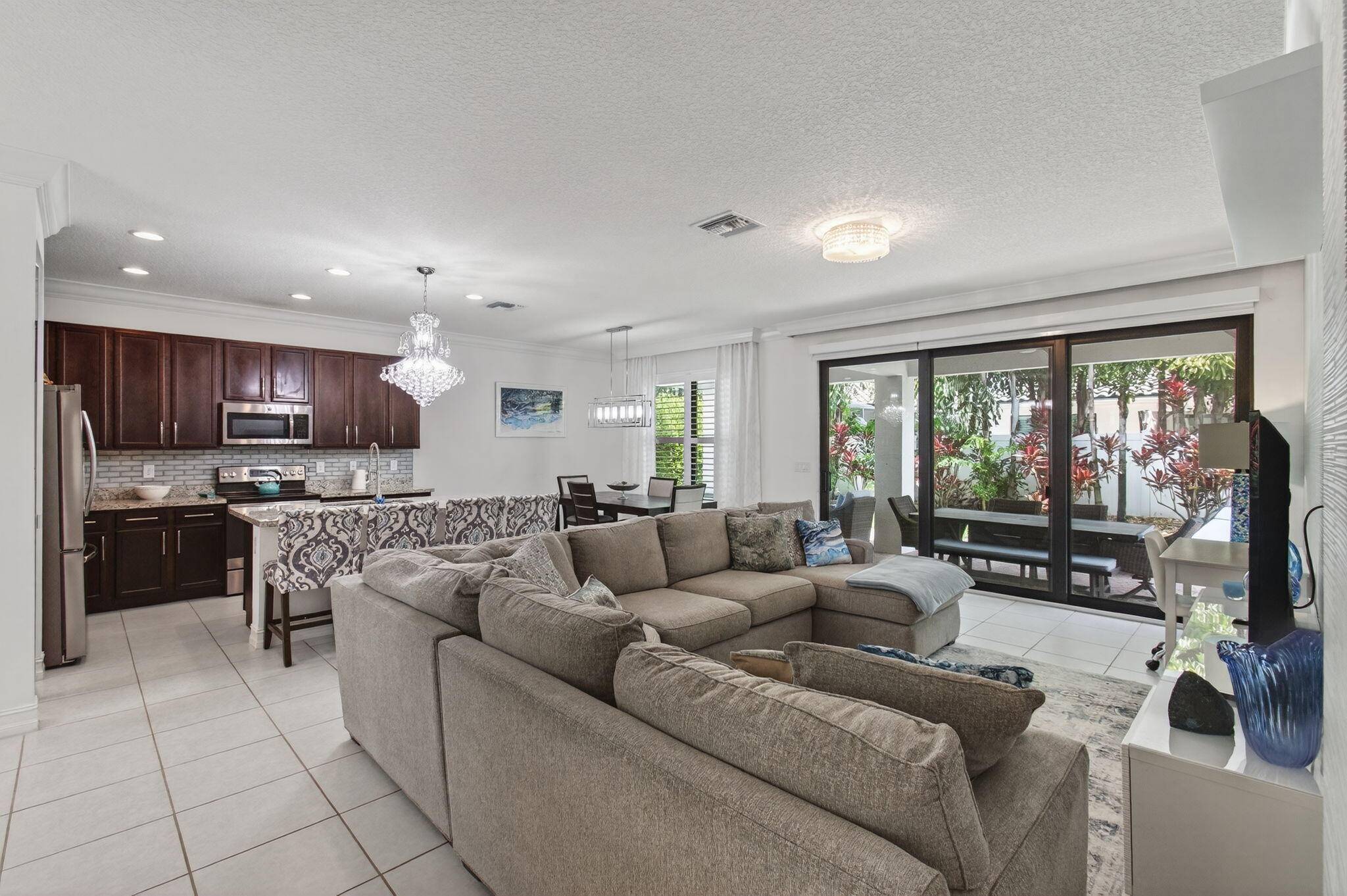 Delray Beach, FL 33446,8103 Snowflake Obsidian TRL