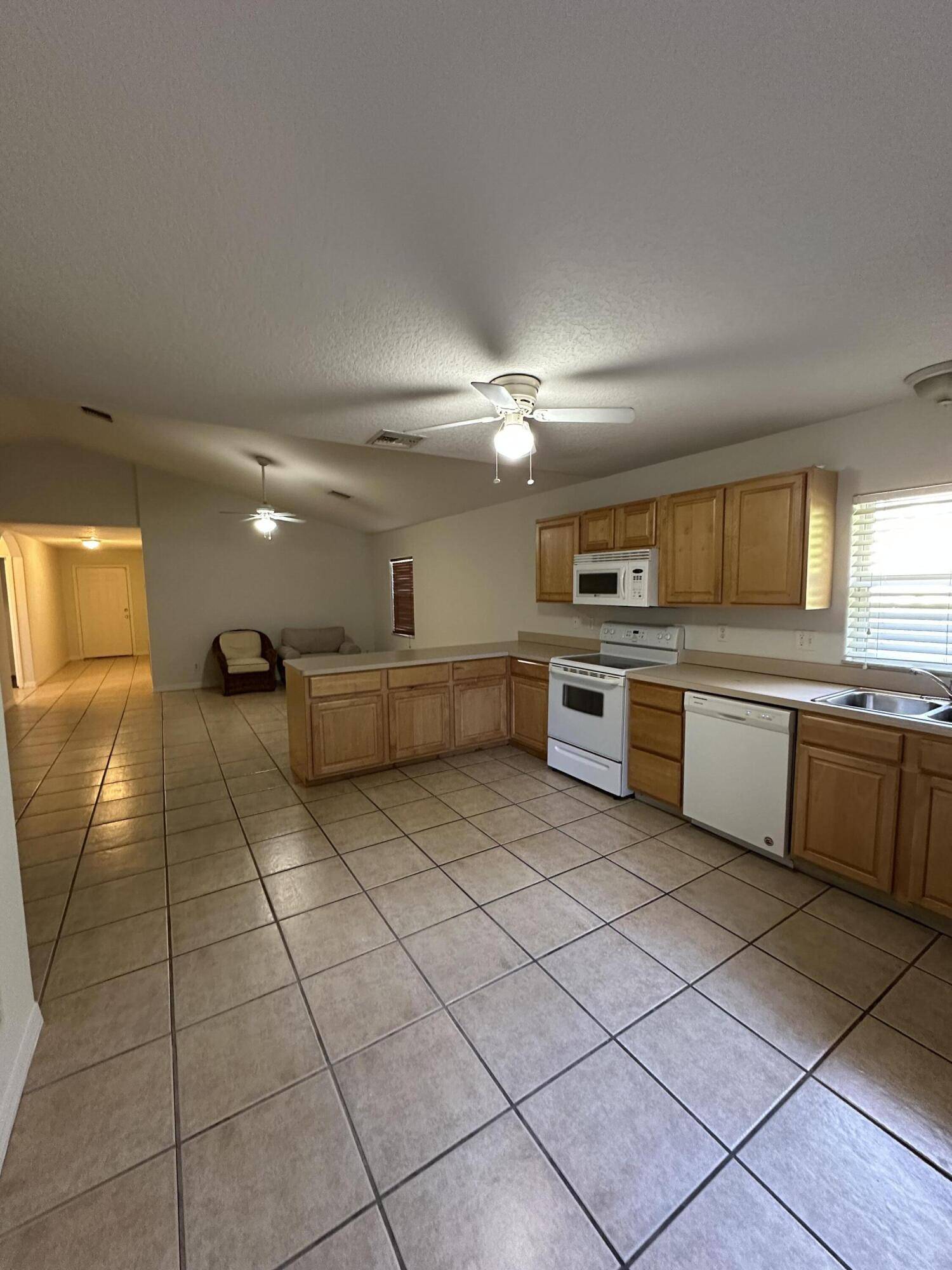 Vero Beach, FL 32968,6076 7th ST