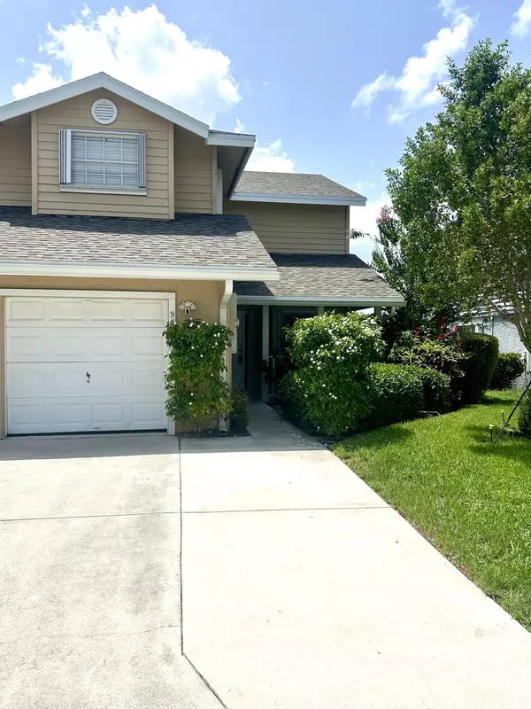 935 Honeytree LN B, Wellington, FL 33414
