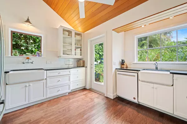 Palm Beach, FL 33480,353 Seaspray AVE