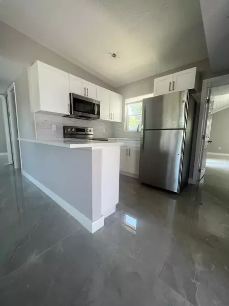 550 Seagrape RD, Lake Worth, FL 33462