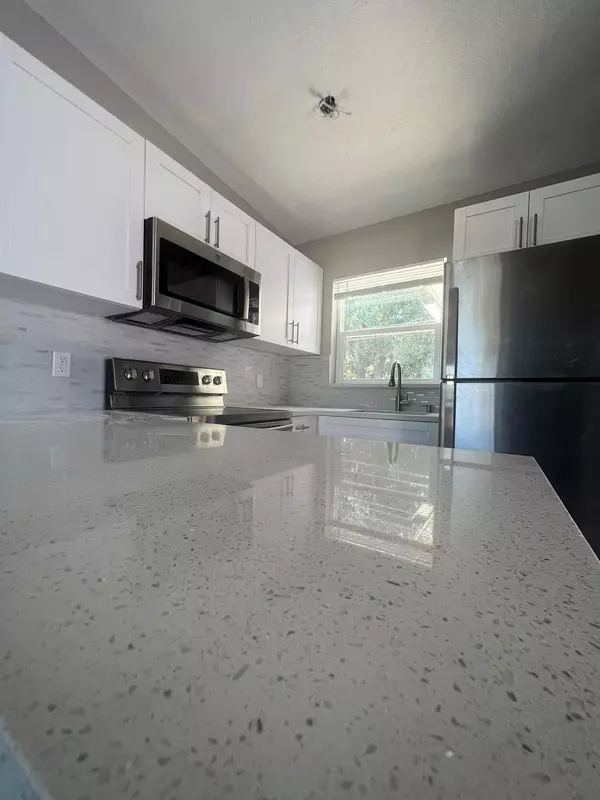 Lake Worth, FL 33462,550 Seagrape RD