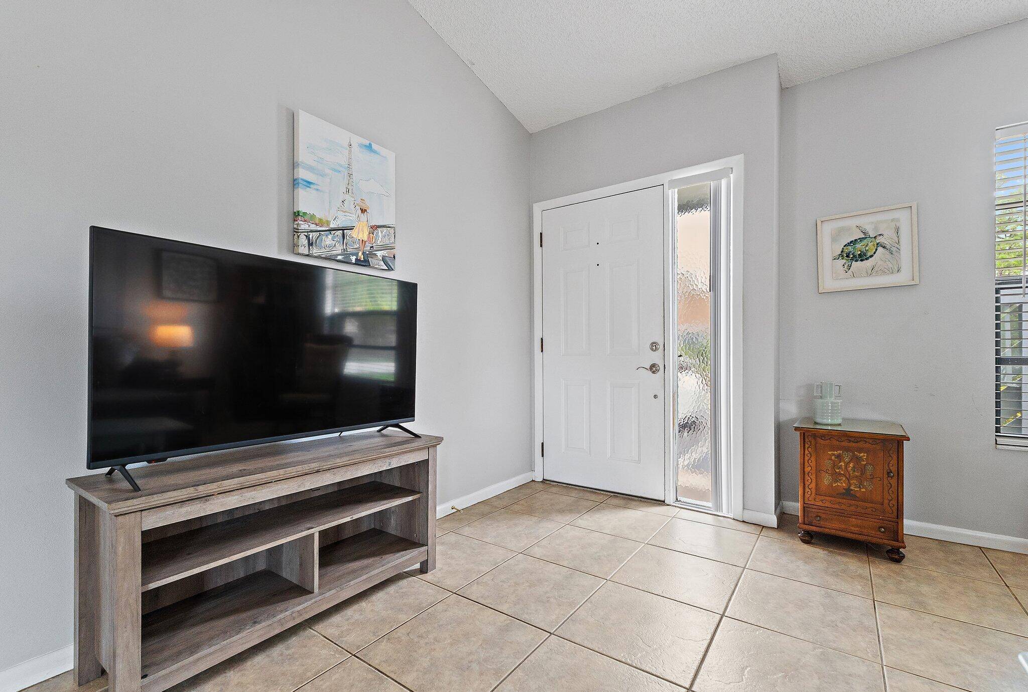 Jupiter, FL 33458,202 Lakewood DR 11c