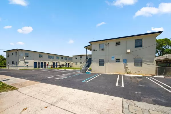 West Palm Beach, FL 33401,925 6th ST 1-4