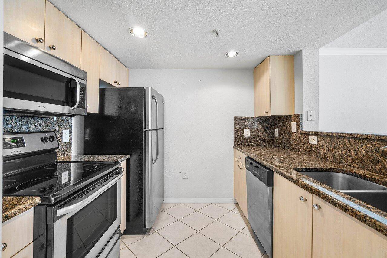 West Palm Beach, FL 33407,1801 N Flagler DR 705